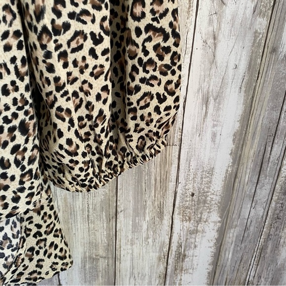 Jodifl Leopard Popover Blouse - Picture 3 of 6